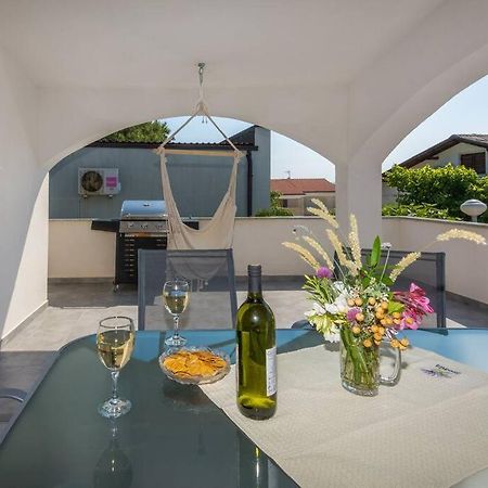 Family Patio Vir Apartment ภายนอก รูปภาพ