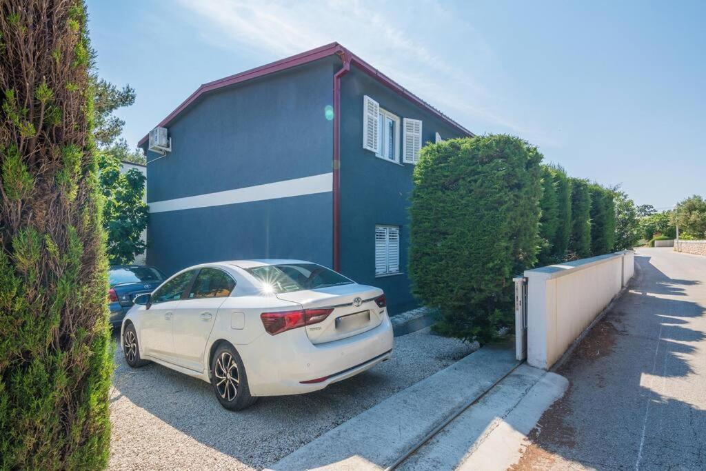 Family Patio Vir Apartment ภายนอก รูปภาพ