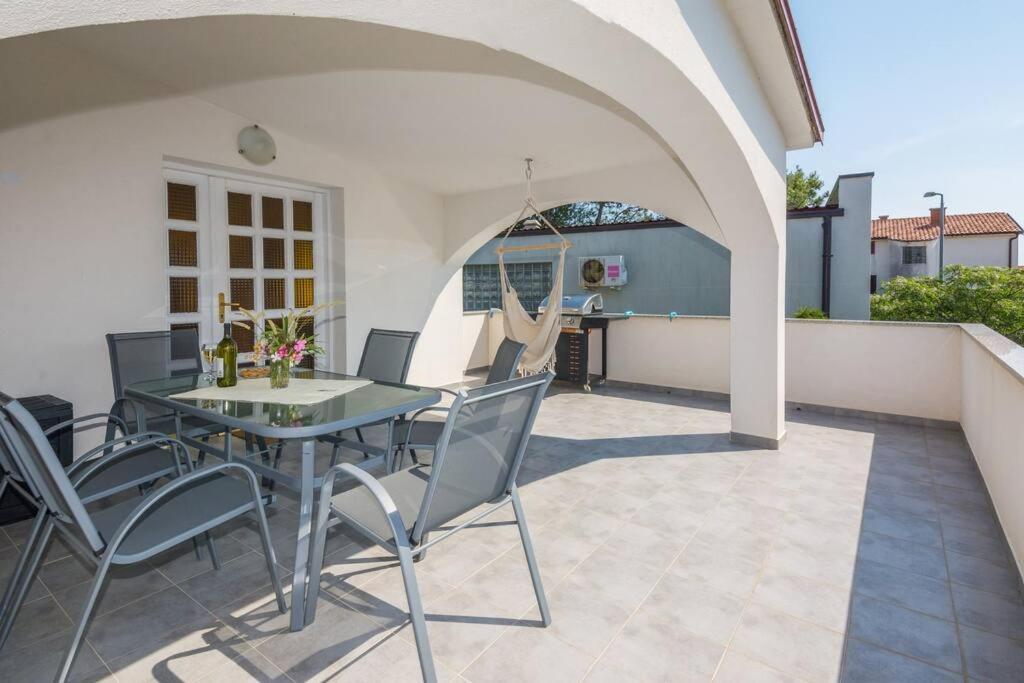 Family Patio Vir Apartment ภายนอก รูปภาพ